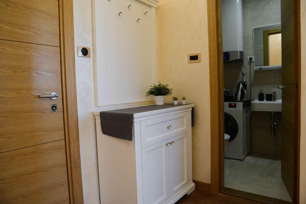 Tesla 70 Apartment With Secure Parking In The Garage Νόβι Σαντ Εξωτερικό φωτογραφία