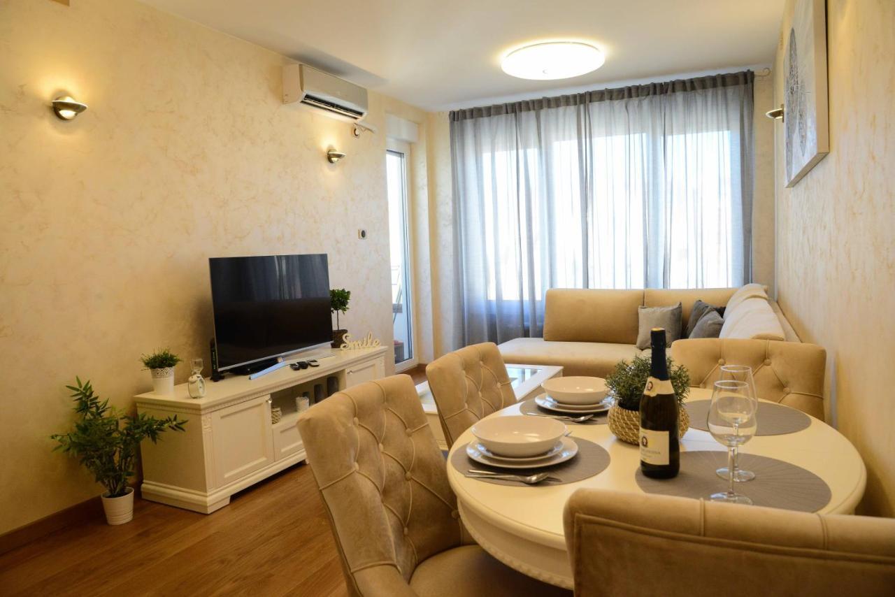Tesla 70 Apartment With Secure Parking In The Garage Νόβι Σαντ Εξωτερικό φωτογραφία