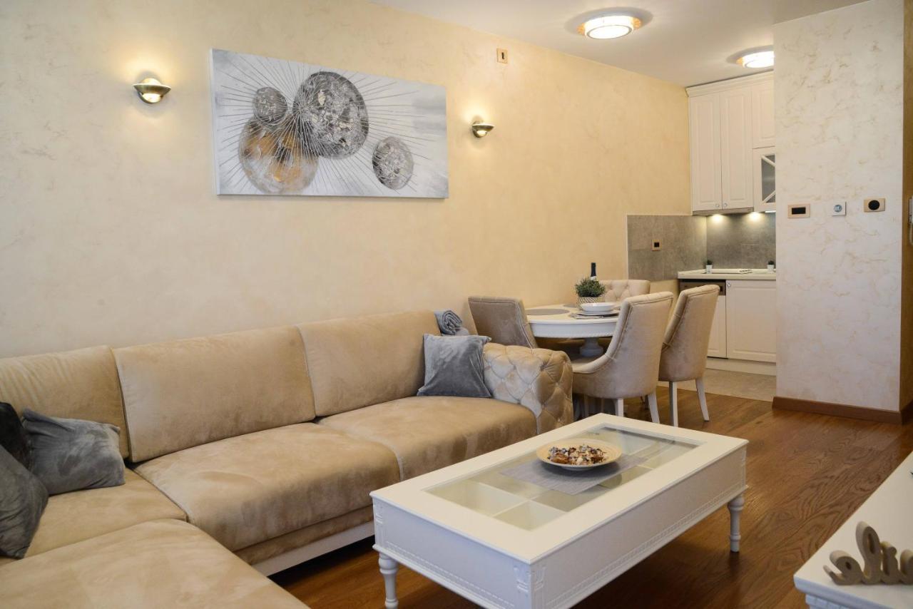 Tesla 70 Apartment With Secure Parking In The Garage Νόβι Σαντ Εξωτερικό φωτογραφία