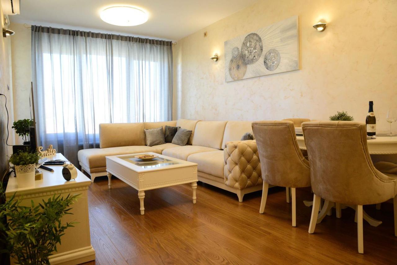 Tesla 70 Apartment With Secure Parking In The Garage Νόβι Σαντ Εξωτερικό φωτογραφία