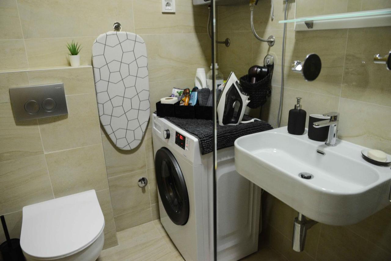 Tesla 70 Apartment With Secure Parking In The Garage Νόβι Σαντ Εξωτερικό φωτογραφία