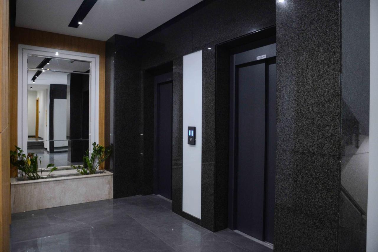 Tesla 70 Apartment With Secure Parking In The Garage Νόβι Σαντ Εξωτερικό φωτογραφία
