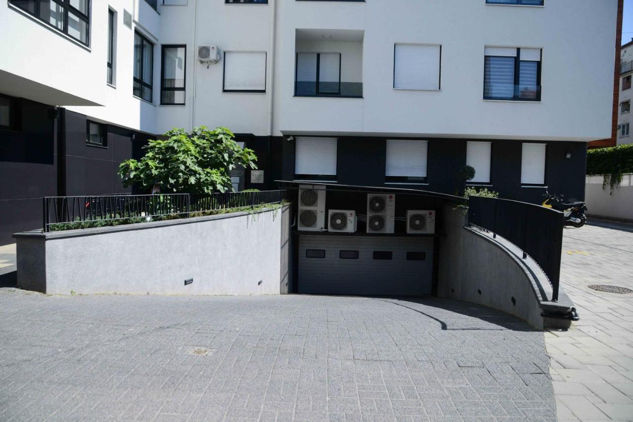 Tesla 70 Apartment With Secure Parking In The Garage Νόβι Σαντ Εξωτερικό φωτογραφία