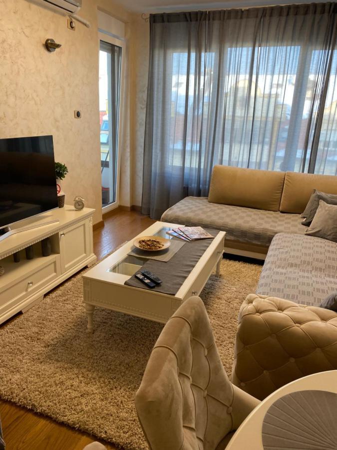 Tesla 70 Apartment With Secure Parking In The Garage Νόβι Σαντ Εξωτερικό φωτογραφία