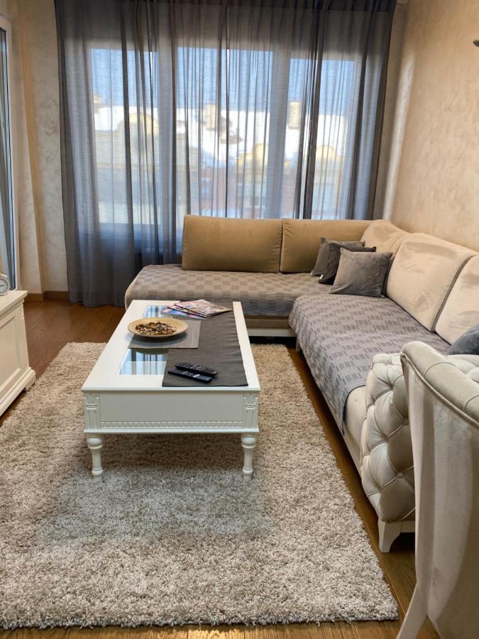 Tesla 70 Apartment With Secure Parking In The Garage Νόβι Σαντ Εξωτερικό φωτογραφία